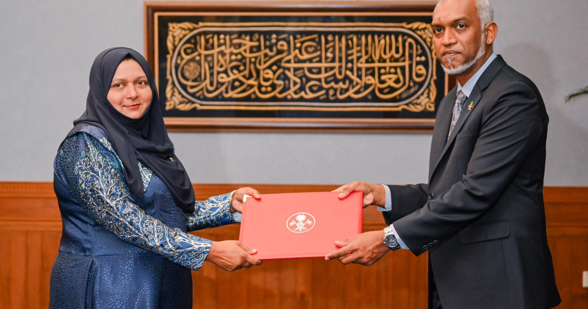 Laamu Atholhah nisbaiyvaa furathama Anhen State Minister akah  Zuhurbaanu